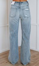 Load image into Gallery viewer, Leah Straight Mid waist Jeans